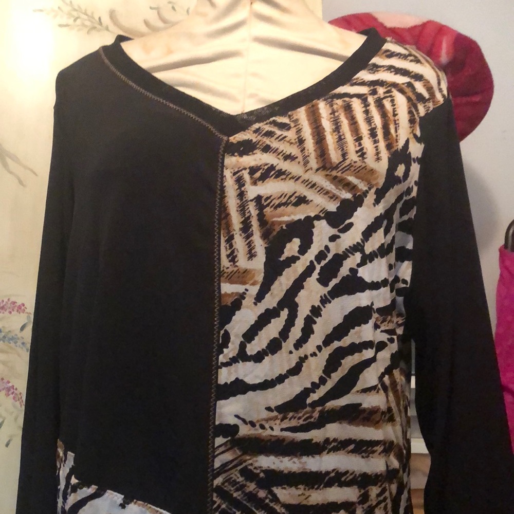 Leopard print V neck top